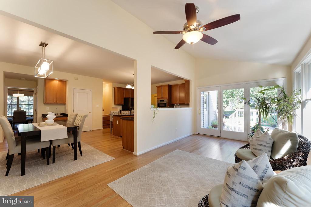 Herndon, Virginia, 20171, United States, 4 Bedrooms Bedrooms, ,5 BathroomsBathrooms,Residential,For Sale,1974486