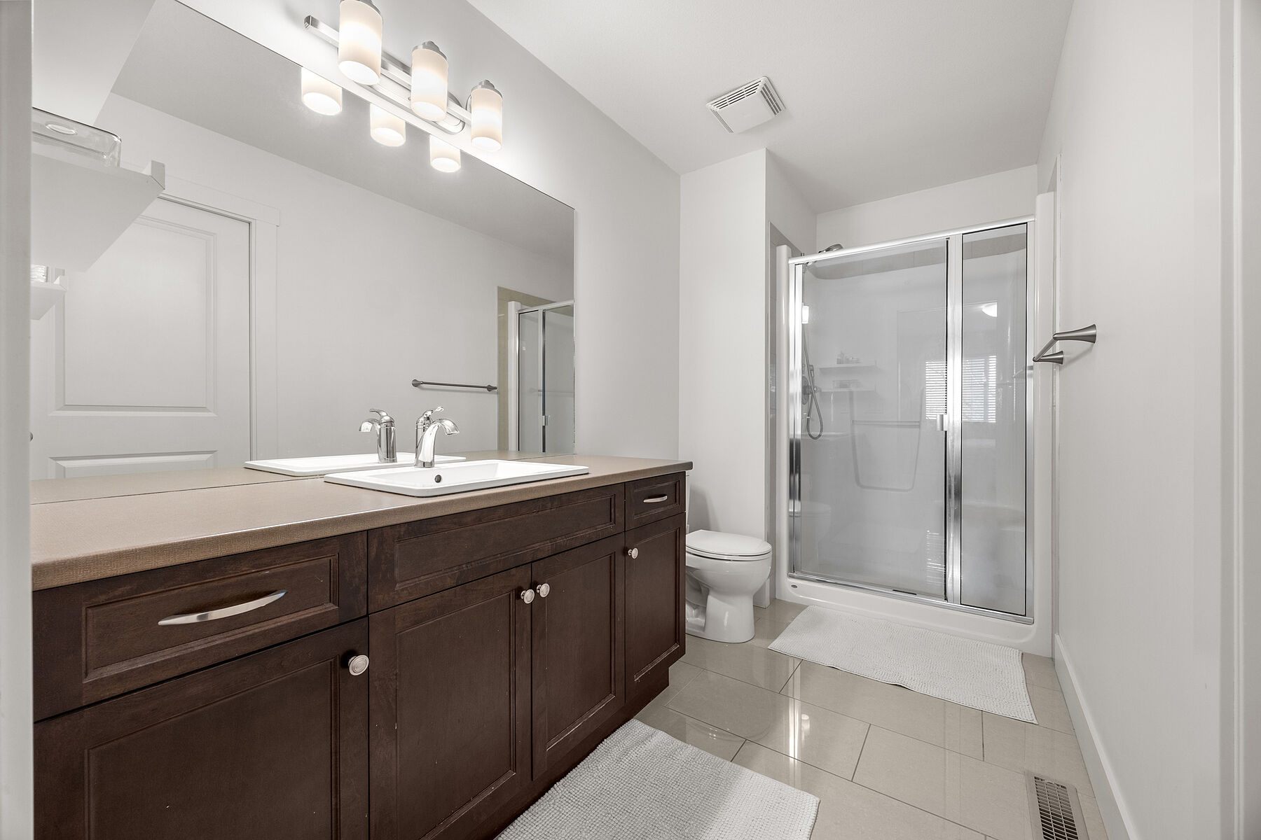 Well Maintained Townhome - 物件實景