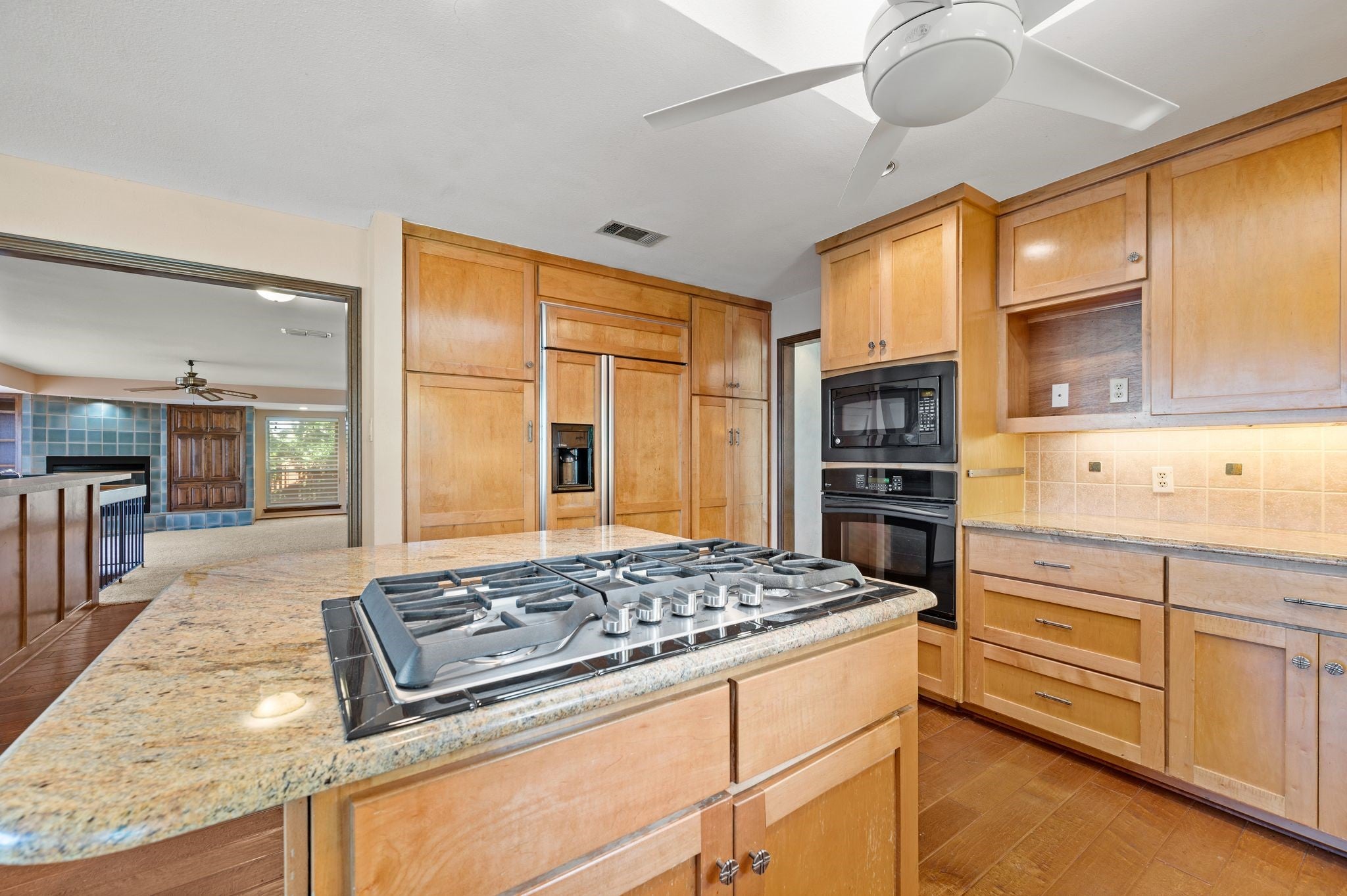 Arlington, Texas, 76012, United States, 4 Bedrooms Bedrooms, ,3 BathroomsBathrooms,Residential,For Sale,1987019