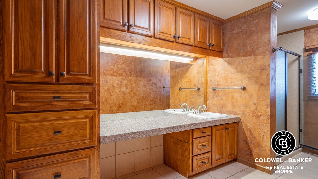 Garden City, Kansas, 67846, United States, 4 Bedrooms Bedrooms, ,Residential,For Sale,2003039