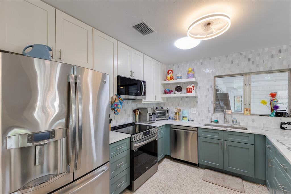 Sarasota, Florida, 34234, United States, 3 Bedrooms Bedrooms, ,2 BathroomsBathrooms,Residential,For Sale,1805099