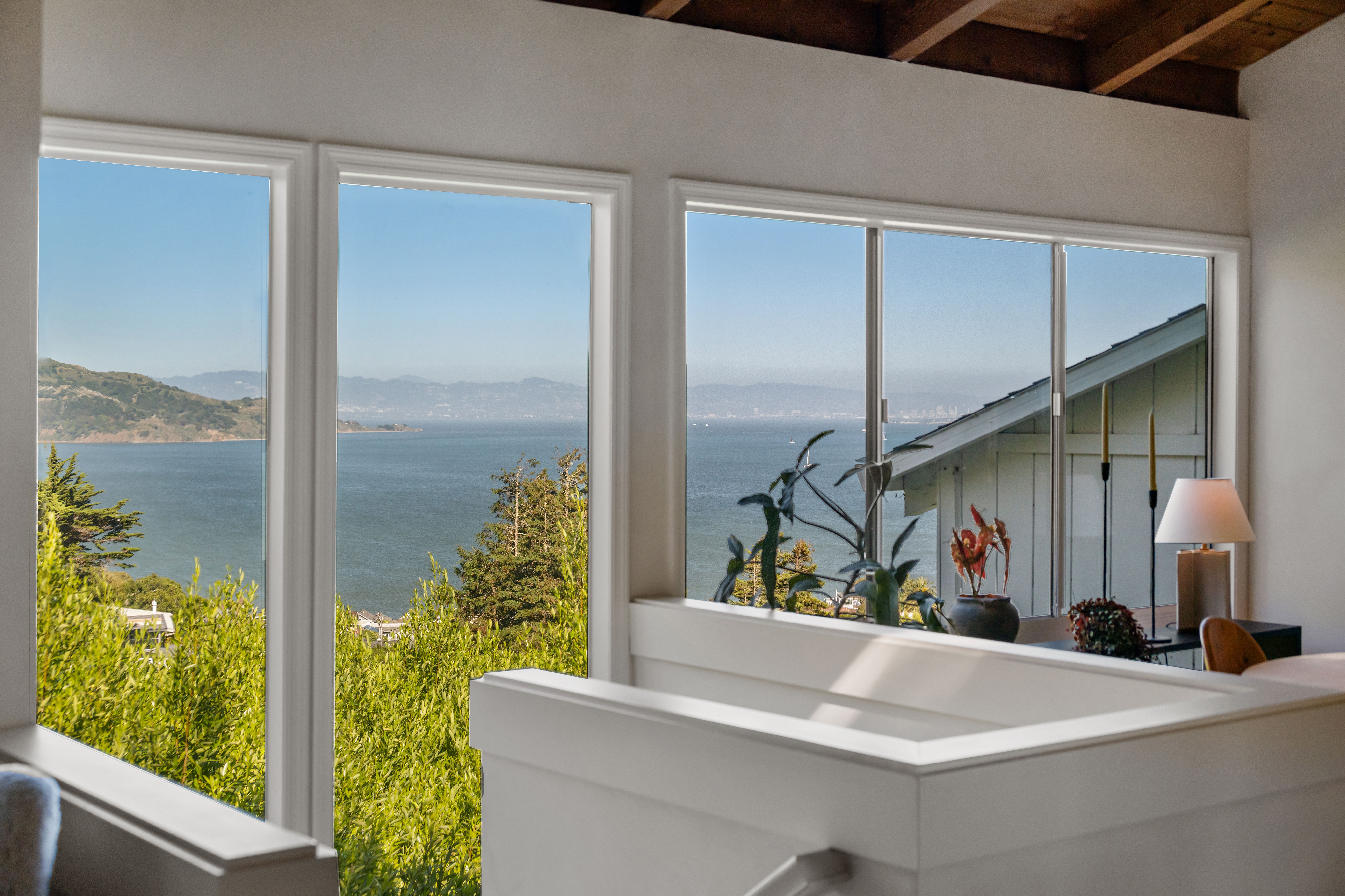  Quality, Design and Comfort Converge Bay Views too… - 物件實景