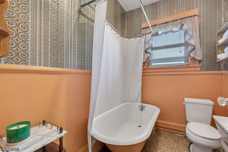 Hillside Twp., New Jersey, 07205, United States, 4 Bedrooms Bedrooms, ,2 BathroomsBathrooms,Residential,For Sale,1989487