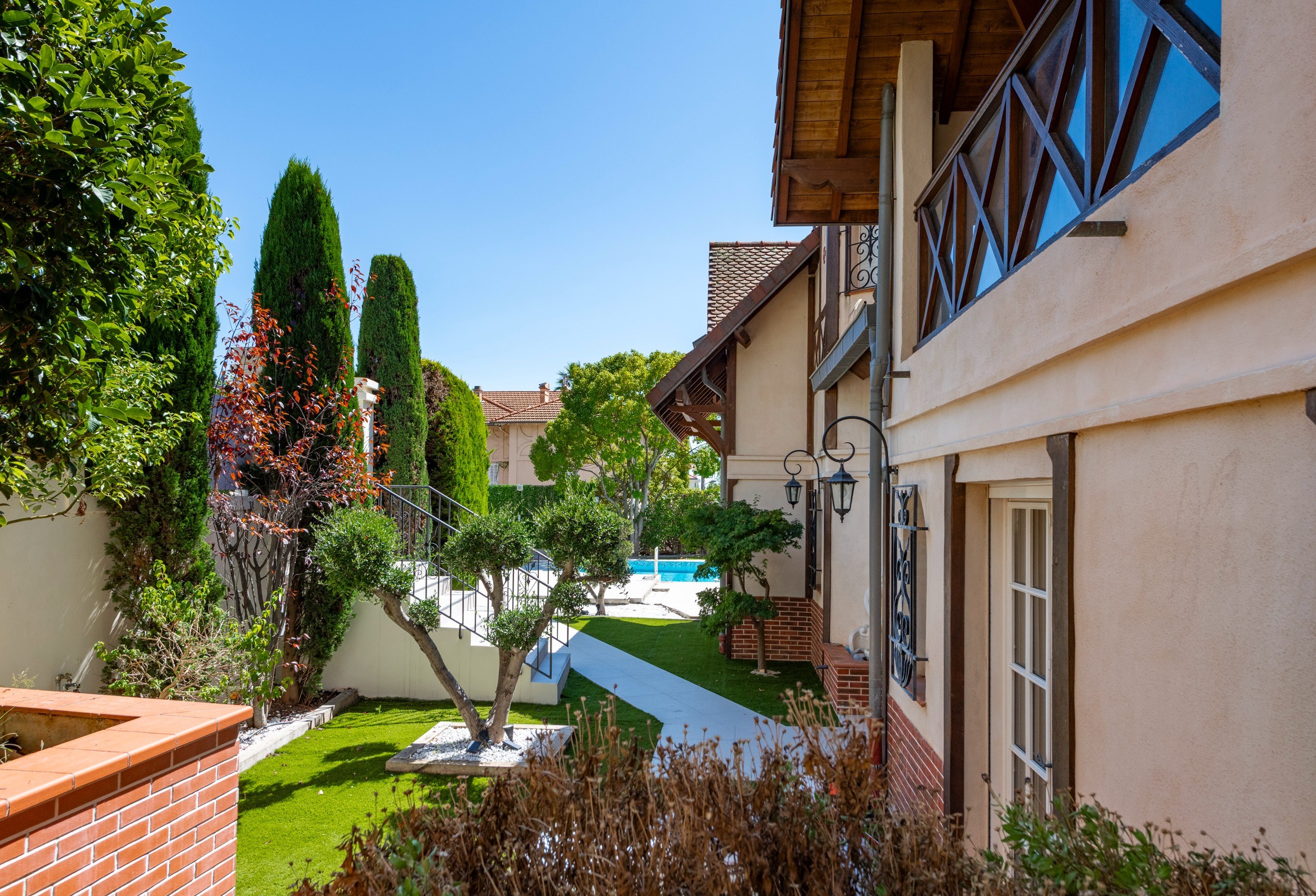 Cannes La Californie, six bedroom neo Norman residence with swimming pool - 物件實景