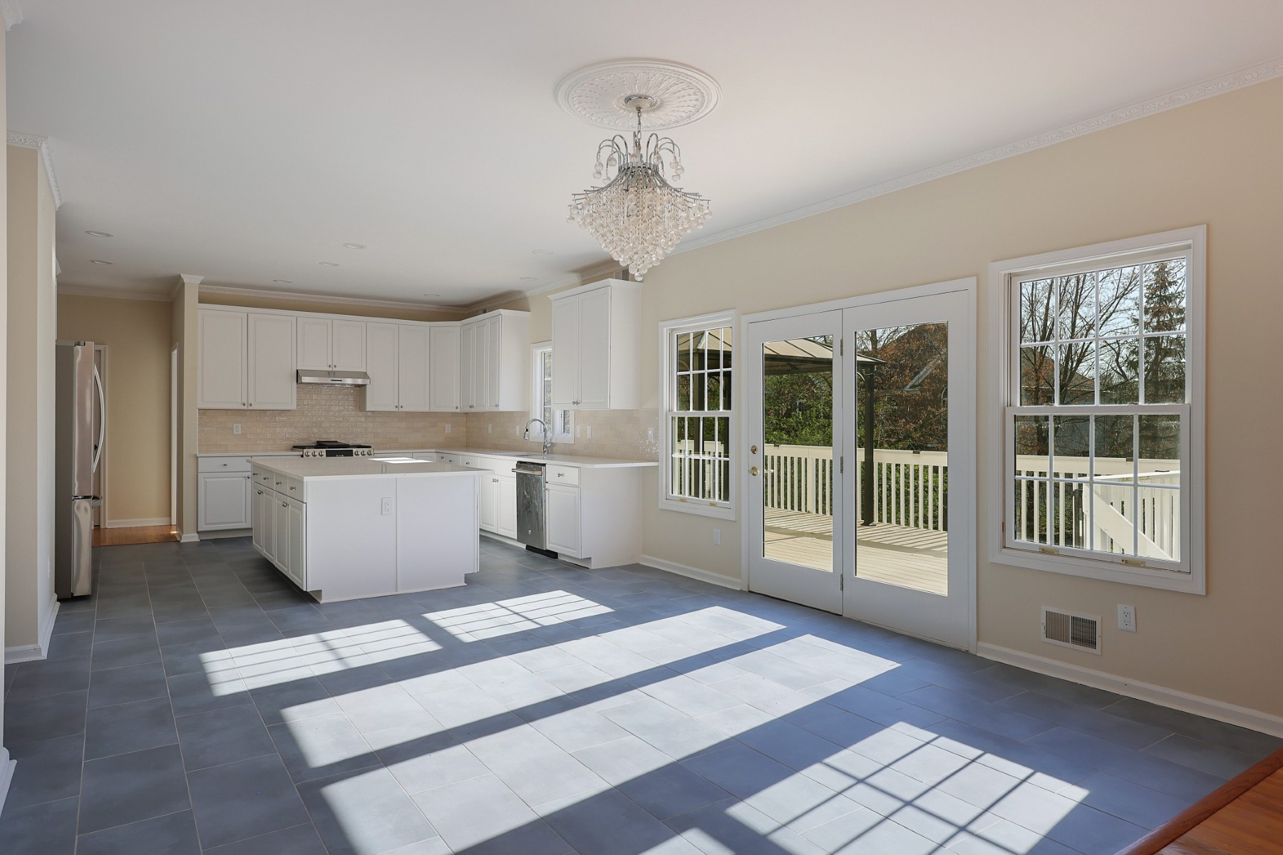  Impressive Seven Bedroom Colonial Offer Privacy and Practicality - 物件實景