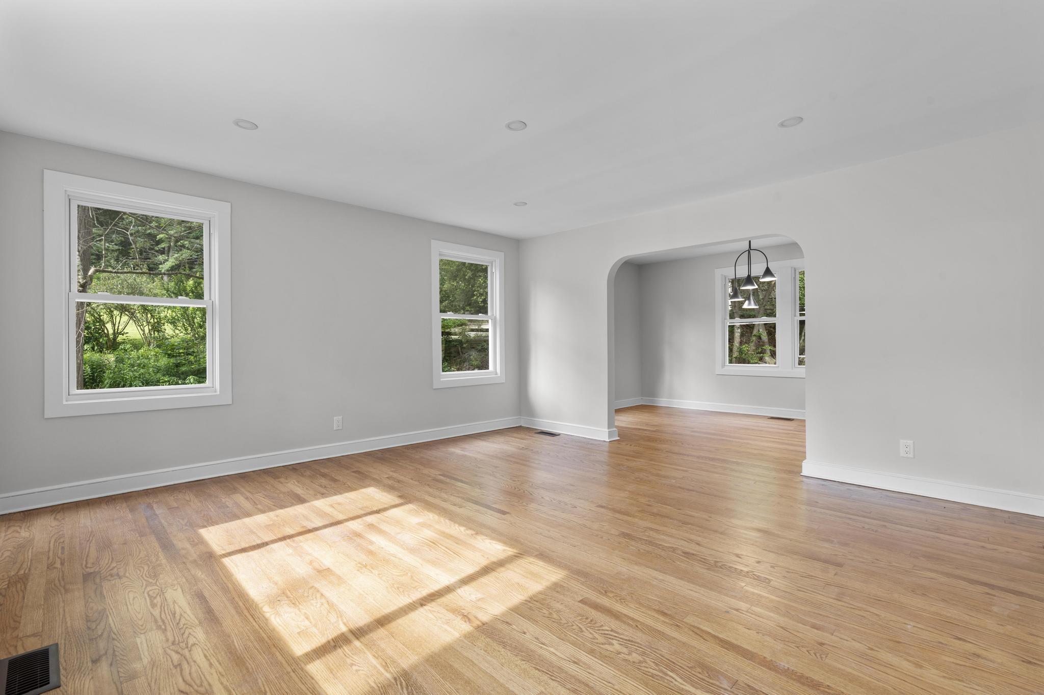 Newtown, Connecticut, 06482, United States, 4 Bedrooms Bedrooms, ,3 BathroomsBathrooms,Residential,For Sale,1991779