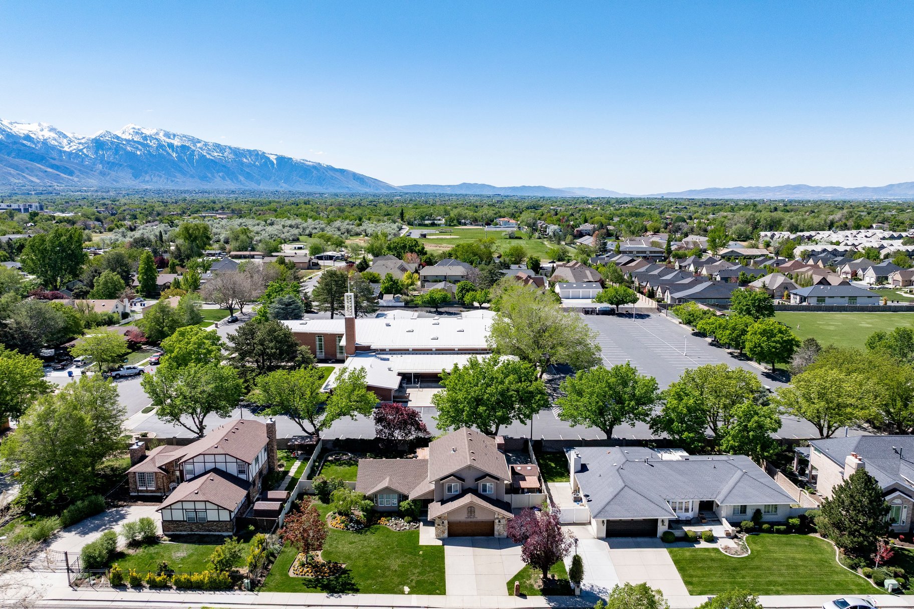  Private Holladay Retreat with Dual Primary Suites & Beautifully Maintained Yard. - 物件實景