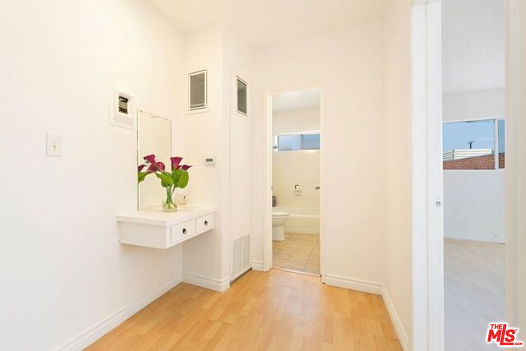 Santa Monica, California, 90405, United States, 14 Bedrooms Bedrooms, ,Residential,For Sale,2003073