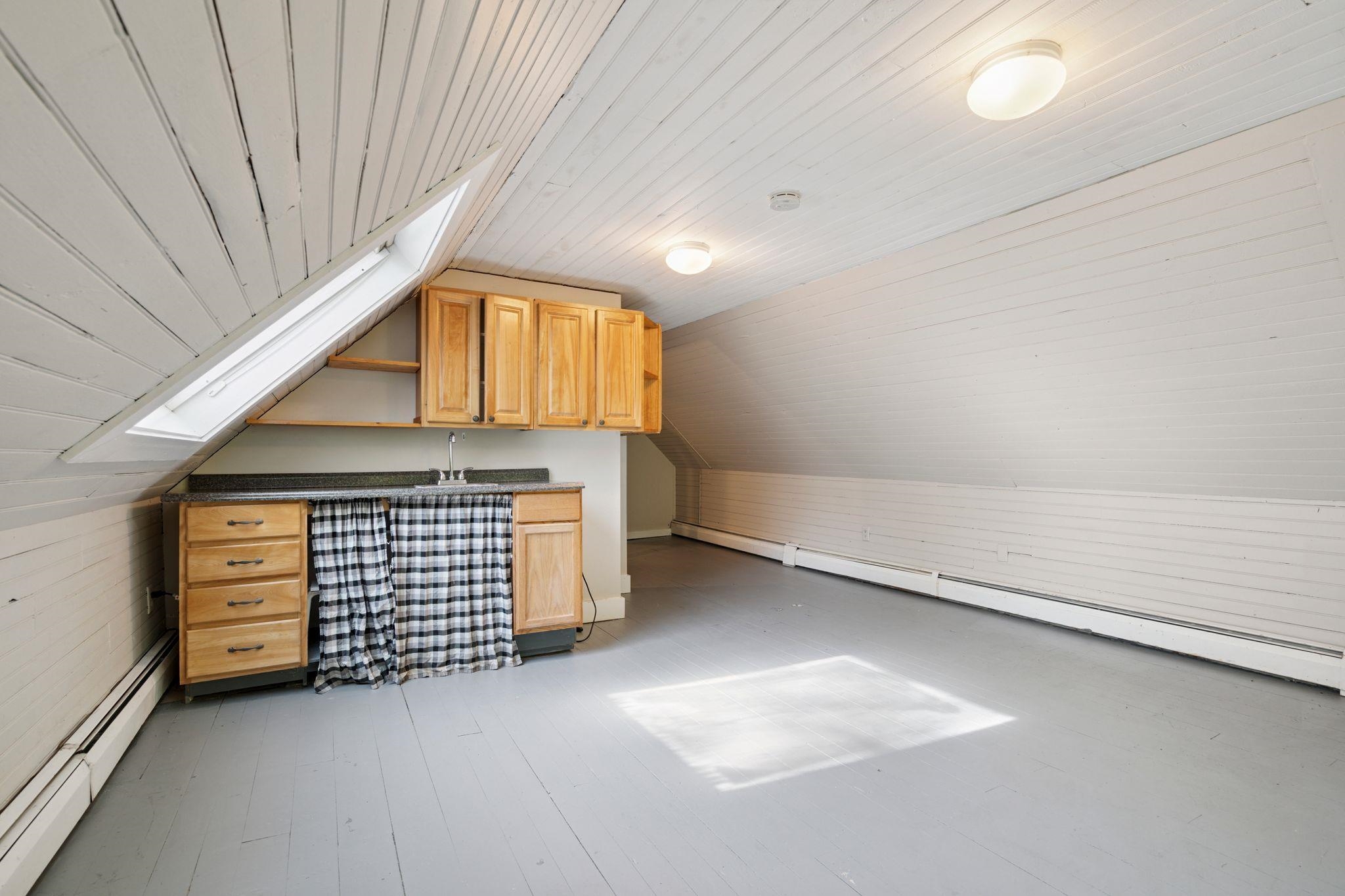 New London, New Hampshire, 03257, United States, 4 Bedrooms Bedrooms, ,2 BathroomsBathrooms,Residential,For Sale,1950111