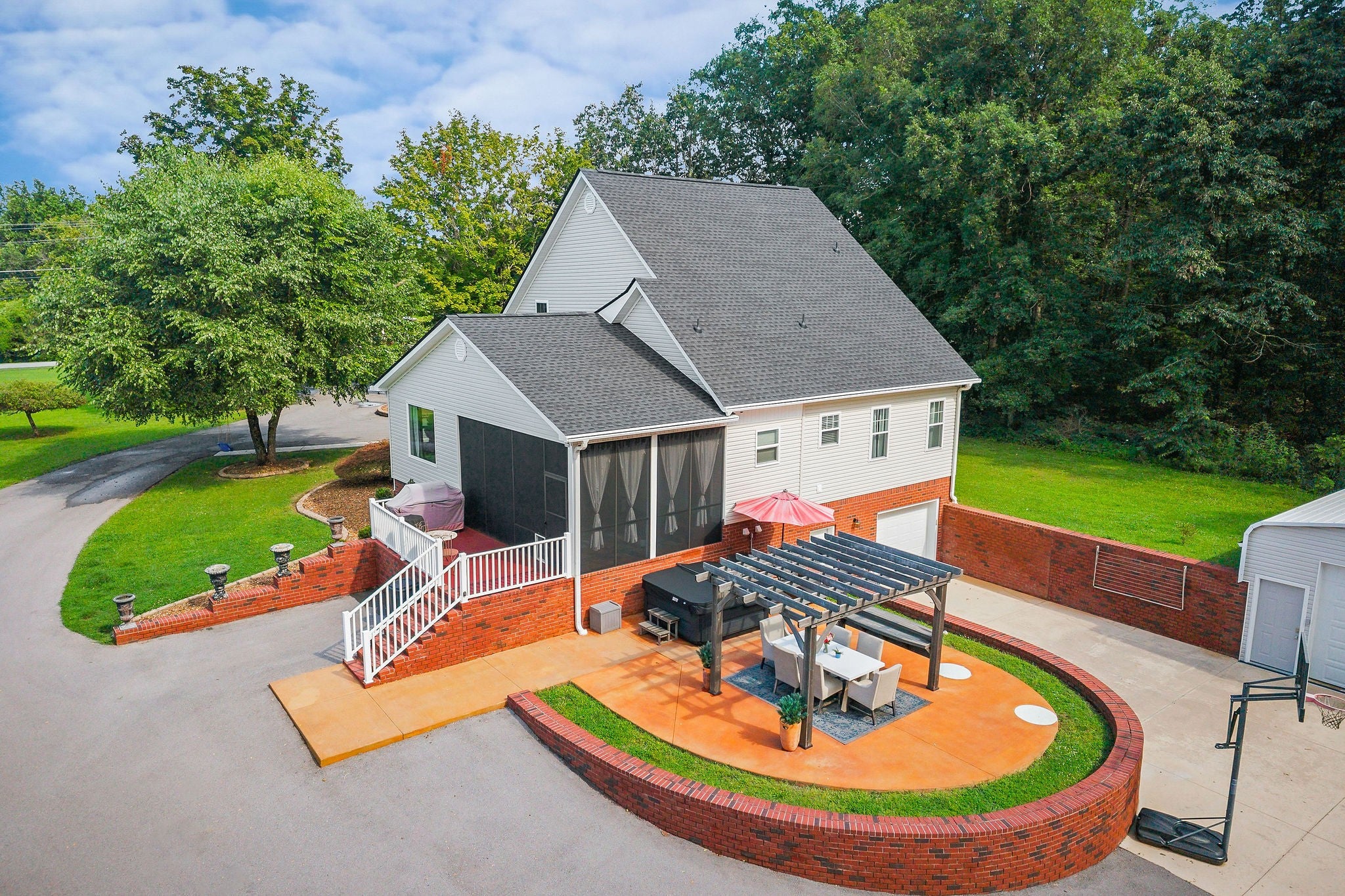 Smithville, Tennessee, 37166, United States, 1 Bedroom Bedrooms, ,4 BathroomsBathrooms,Residential,For Sale,2006606