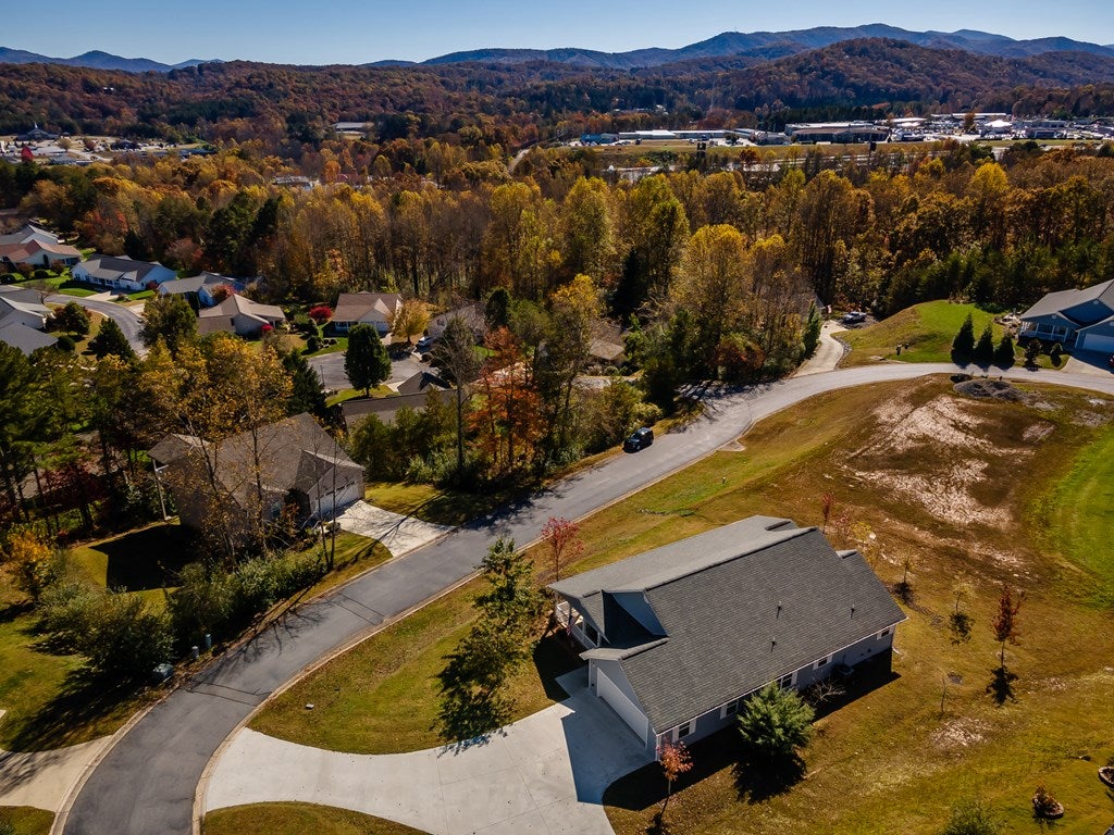 Blue Ridge, Georgia, 30513, United States, 3 Bedrooms Bedrooms, ,2 BathroomsBathrooms,Residential,For Sale,1987936