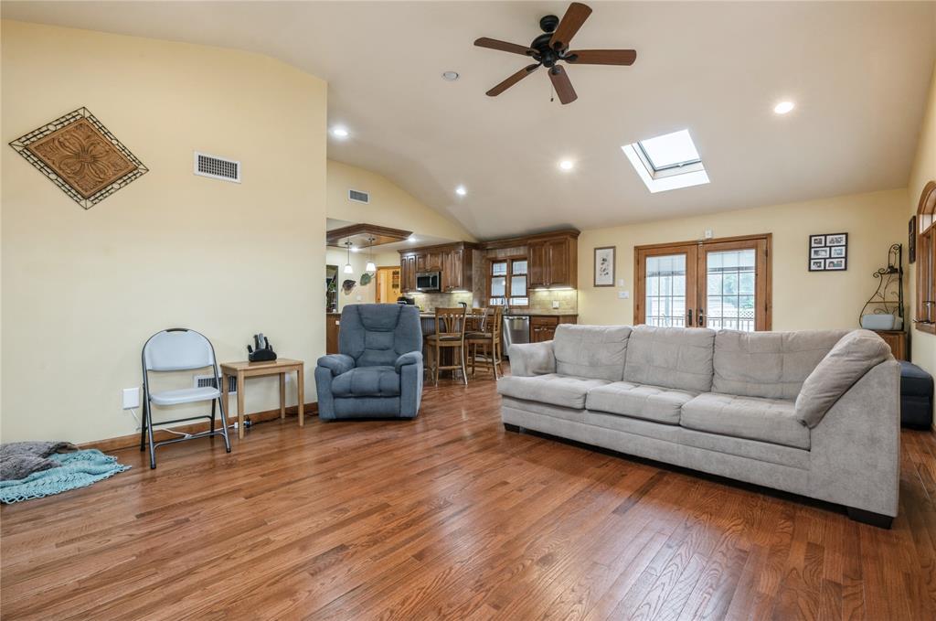 Hicksville, New York, 11801, United States, 4 Bedrooms Bedrooms, ,3 BathroomsBathrooms,Residential,For Sale,1835516