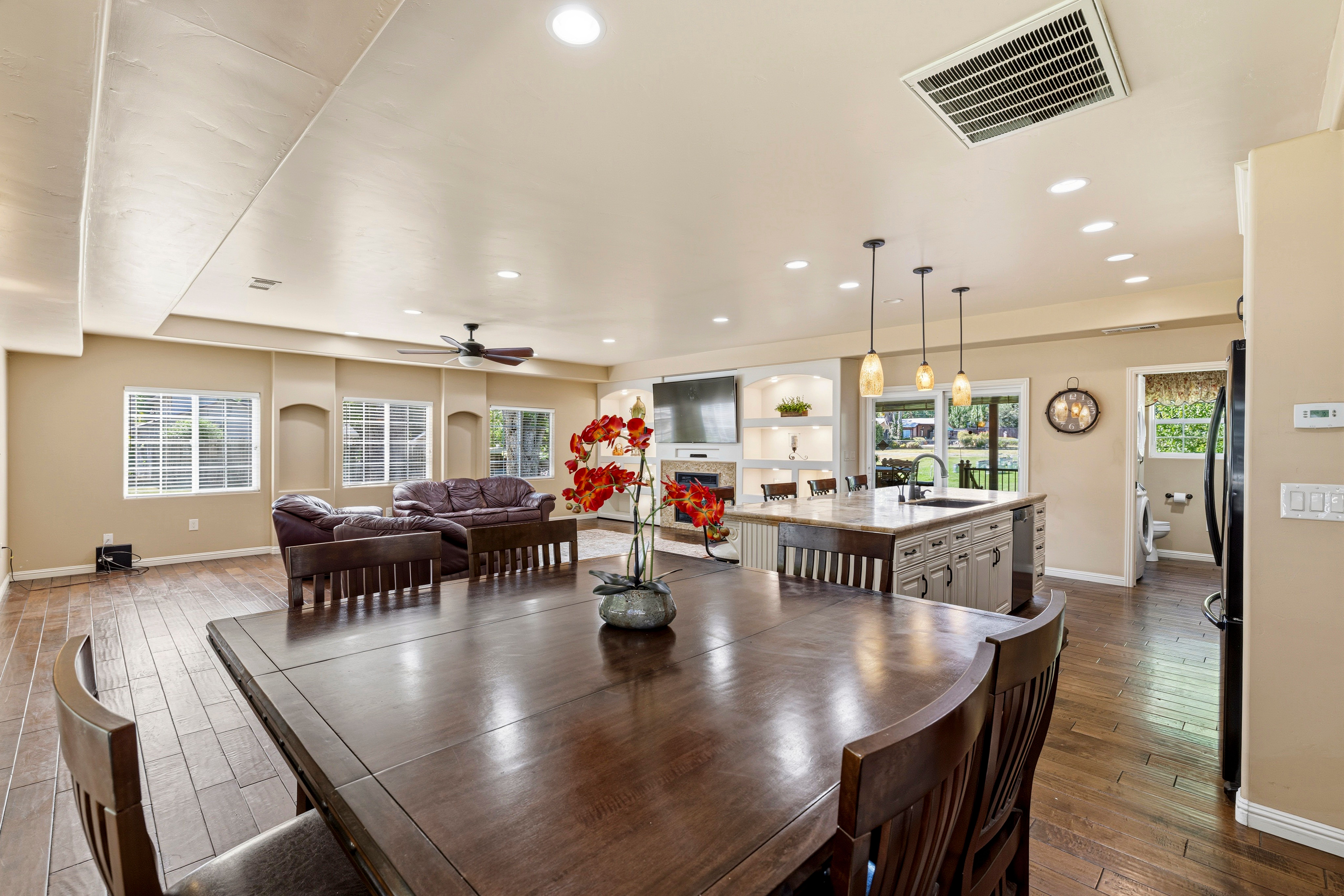  8723 Phoenix Avenue, Fair Oaks, CA 95628 - 物件實景