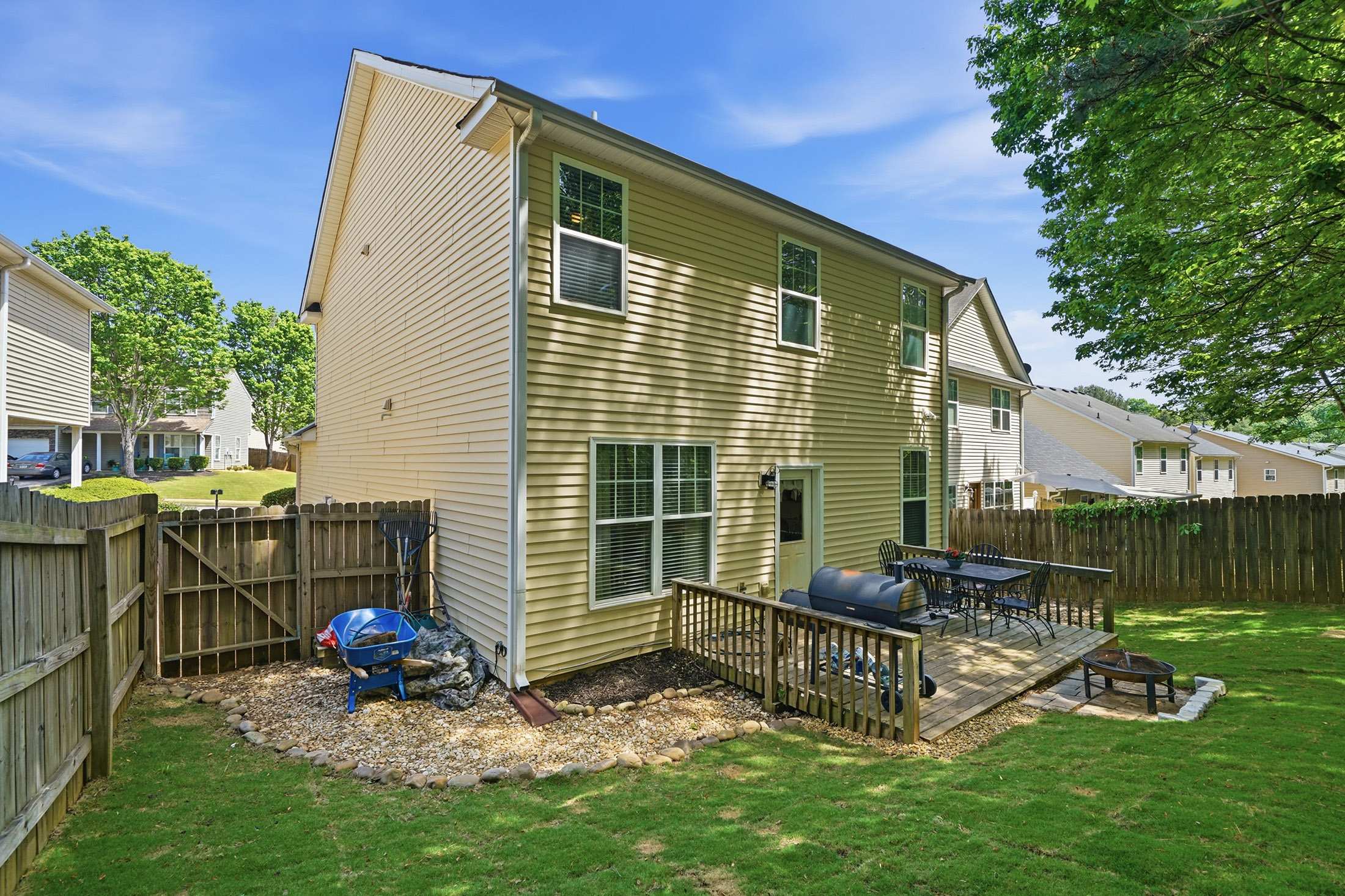  Located in the Sought-After and Low-Maintenance Enclave at Holly Mill Community - 物件實景