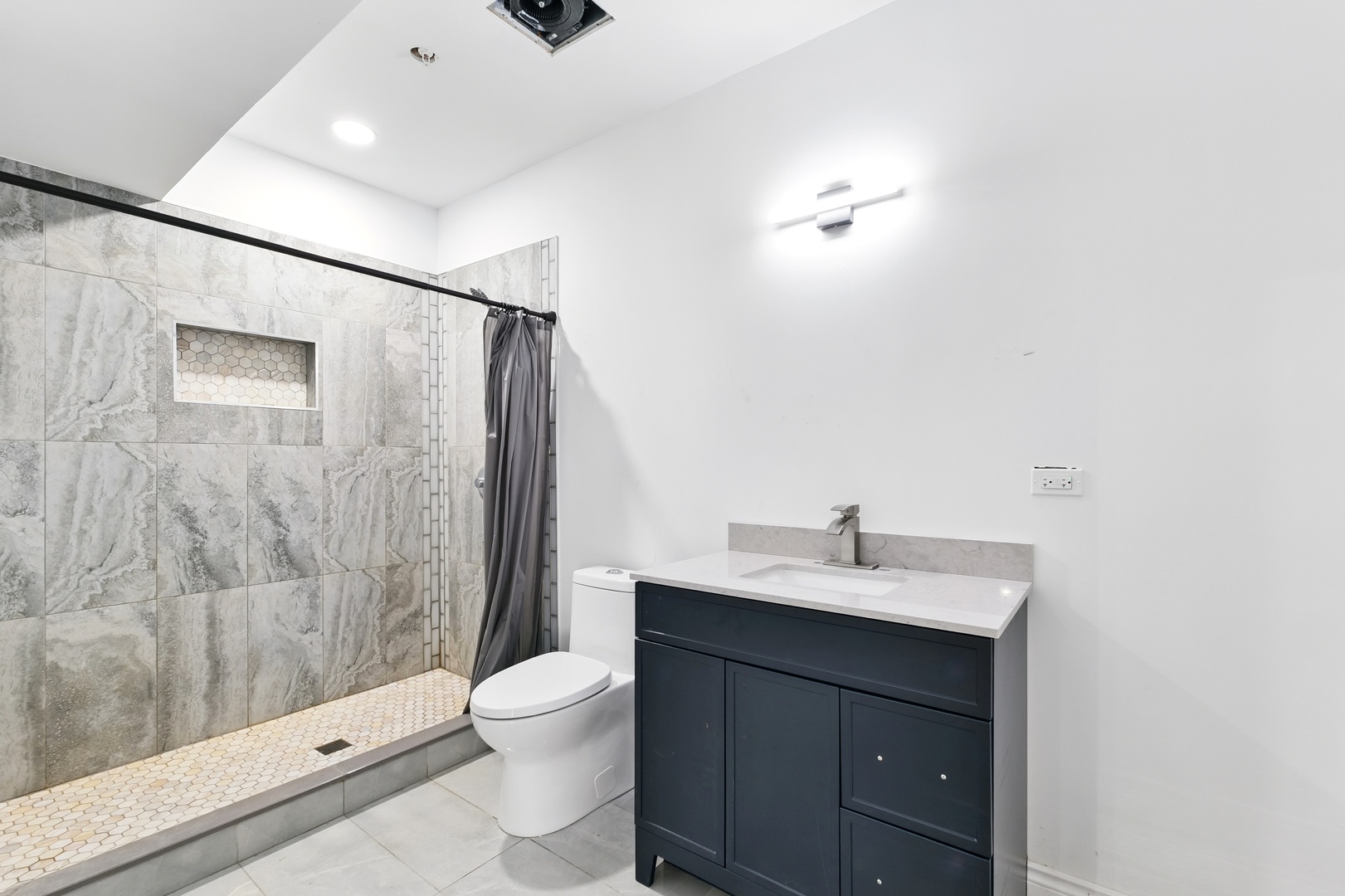 Arlington Heights, Illinois, 60004, United States, 4 Bedrooms Bedrooms, ,4 BathroomsBathrooms,Residential,For Sale,1838392