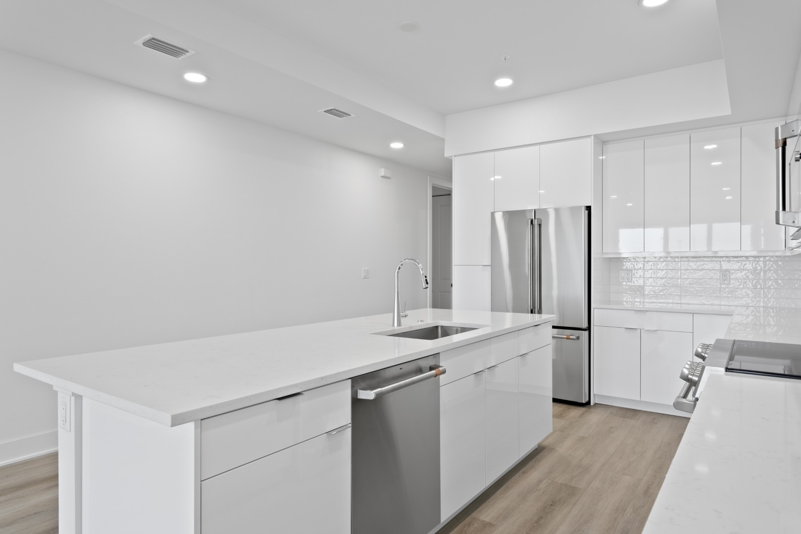 Madeira Beach, Florida, 33708, United States, 3 Bedrooms Bedrooms, ,3 BathroomsBathrooms,Residential,For Sale,1854294
