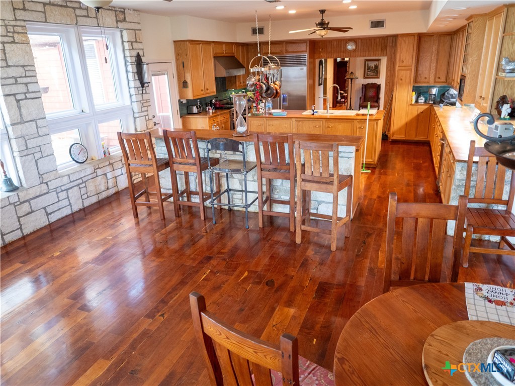 Edna, Texas, 77957, United States, 5 Bedrooms Bedrooms, ,5 BathroomsBathrooms,Residential,For Sale,1770365