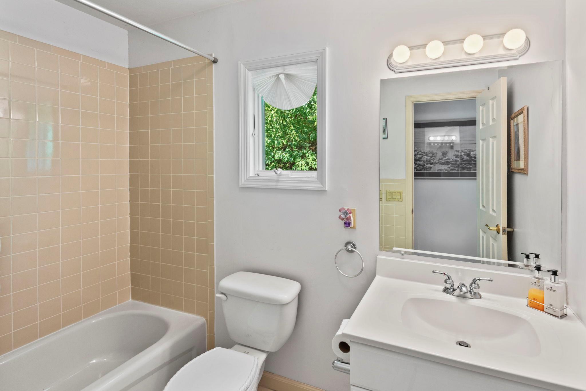 Northport, New York, 11768, United States, 2 Bedrooms Bedrooms, ,3 BathroomsBathrooms,Residential,For Sale,1900876