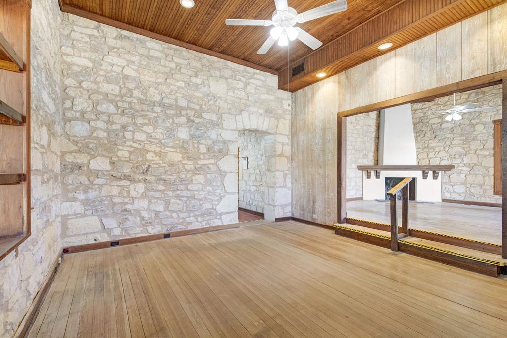 Fredericksburg, Texas, 78624, United States, 5 Bedrooms Bedrooms, ,4 BathroomsBathrooms,Residential,For Sale,1981839