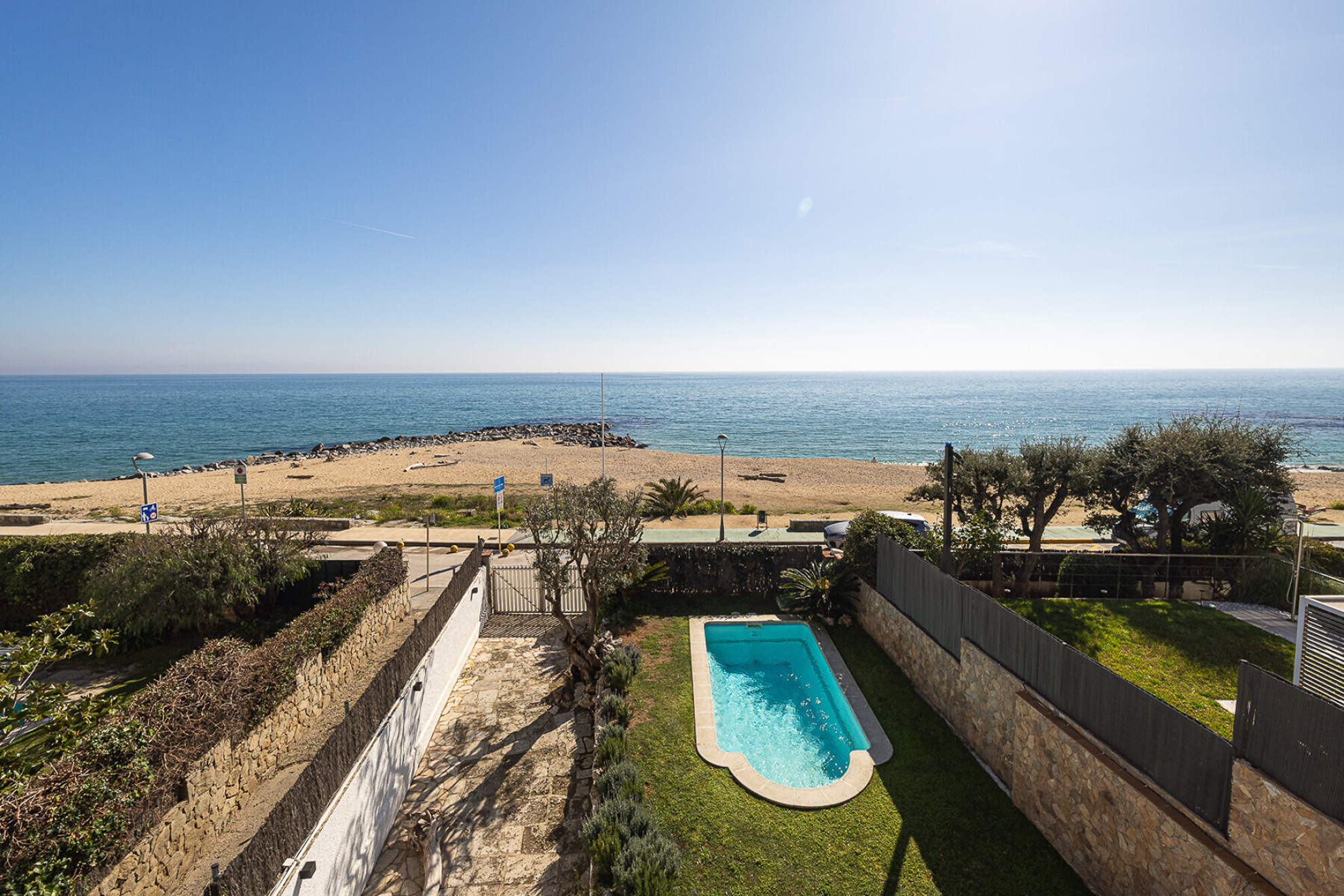  House on the seafront with tourist license, Caldes d