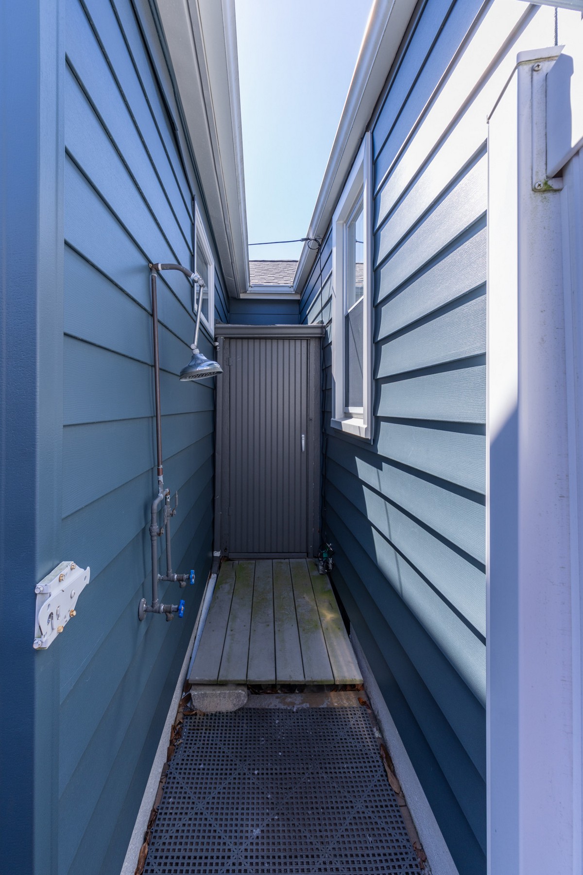  221N Belmont Drive - 物件實景