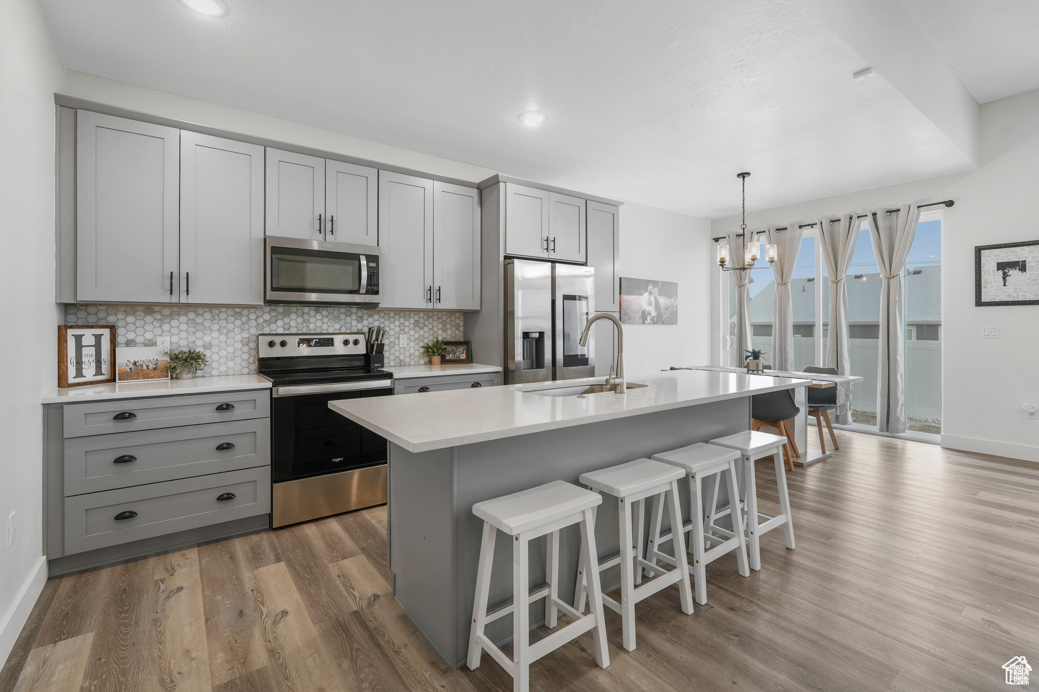 Tooele, Utah, 84074, United States, 6 Bedrooms Bedrooms, ,2 BathroomsBathrooms,Residential,For Sale,1970427