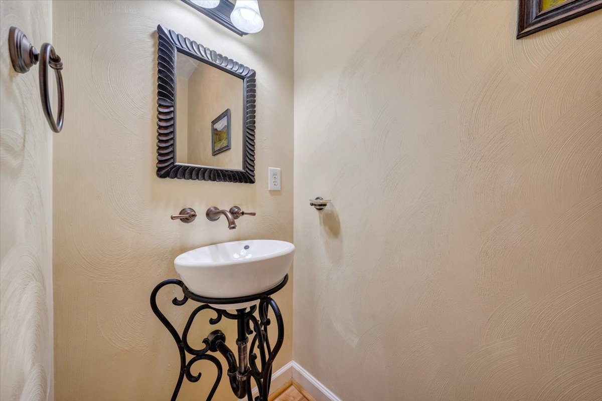 Buchanan, Virginia, 24066, United States, 5 Bedrooms Bedrooms, ,4 BathroomsBathrooms,Residential,For Sale,1900741
