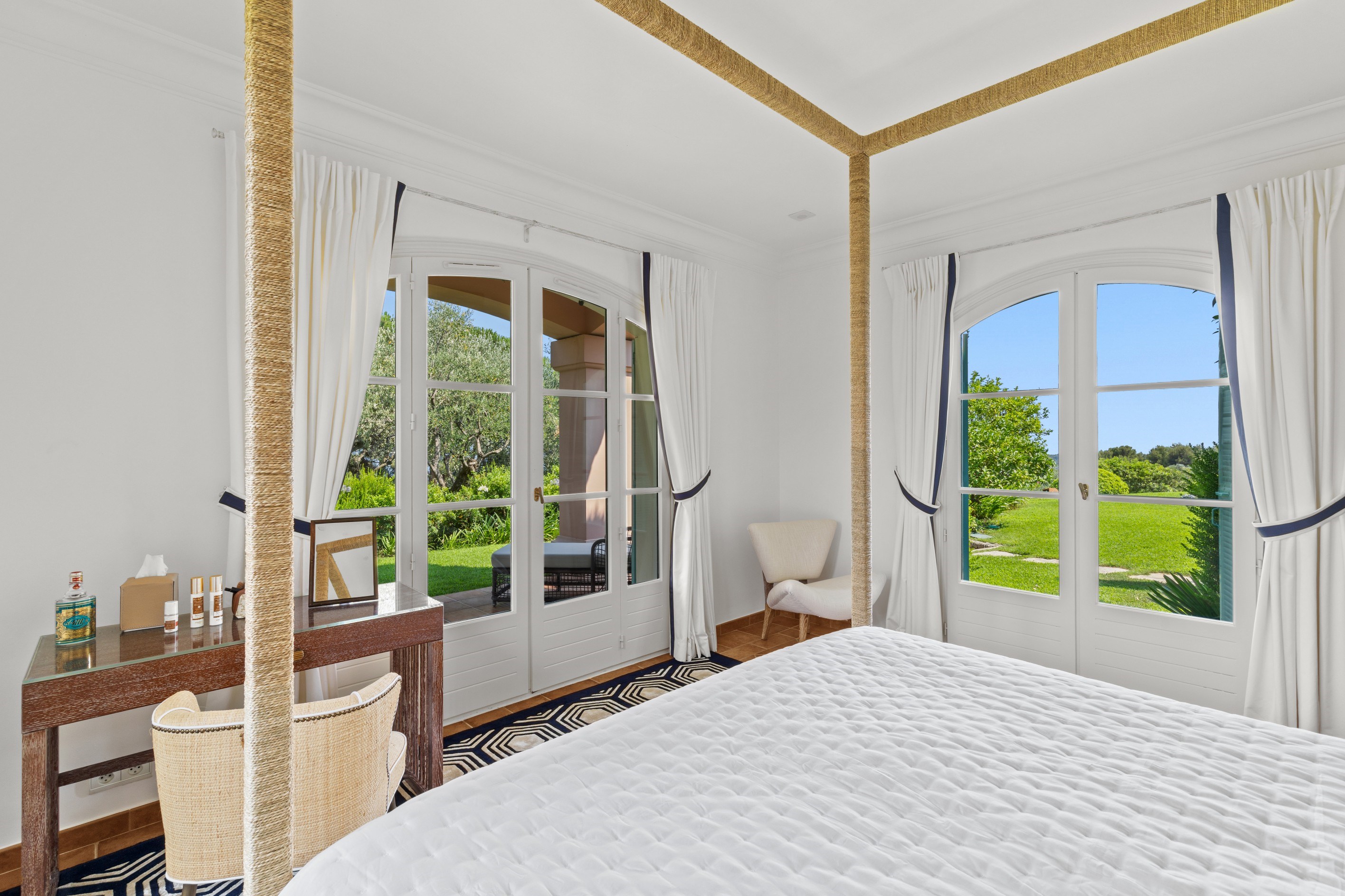  Luxury Provençal villa with panoramic sea views for sale in Menton, near Monaco - 物件實景