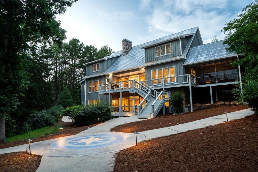 Blairsville, Georgia, 30512, United States, 5 Bedrooms Bedrooms, ,6 BathroomsBathrooms,Residential,For Sale,1901332