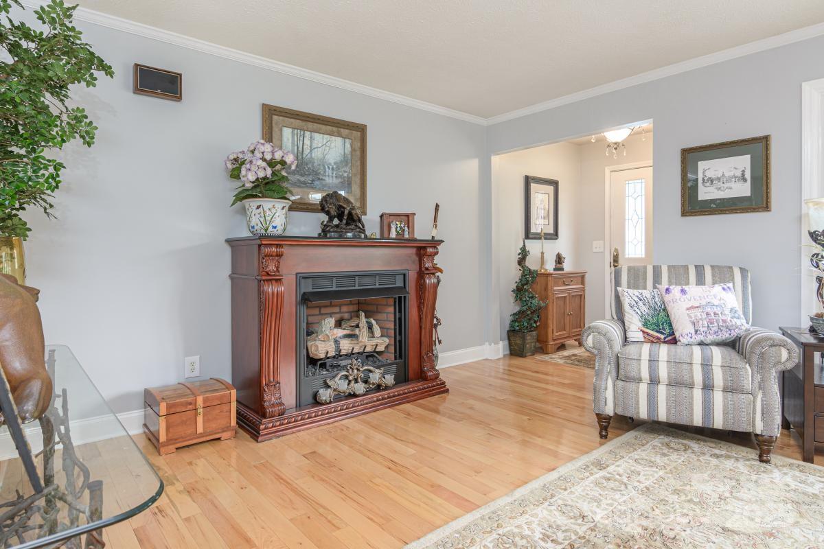 Hendersonville, North Carolina, 28792, United States, 3 Bedrooms Bedrooms, ,3 BathroomsBathrooms,Residential,For Sale,1942631