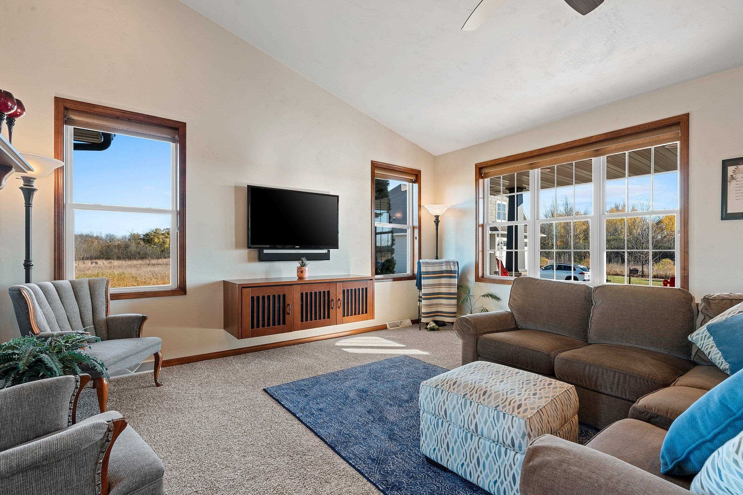 NEENAH, Wisconsin, 54956, United States, 3 Bedrooms Bedrooms, ,3 BathroomsBathrooms,Residential,For Sale,1986561