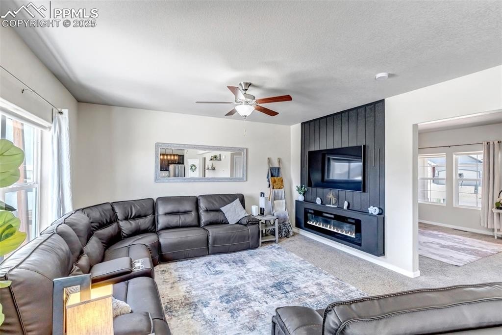 Colorado Springs, Colorado, 80925, United States, 5 Bedrooms Bedrooms, ,4 BathroomsBathrooms,Residential,For Sale,1890411