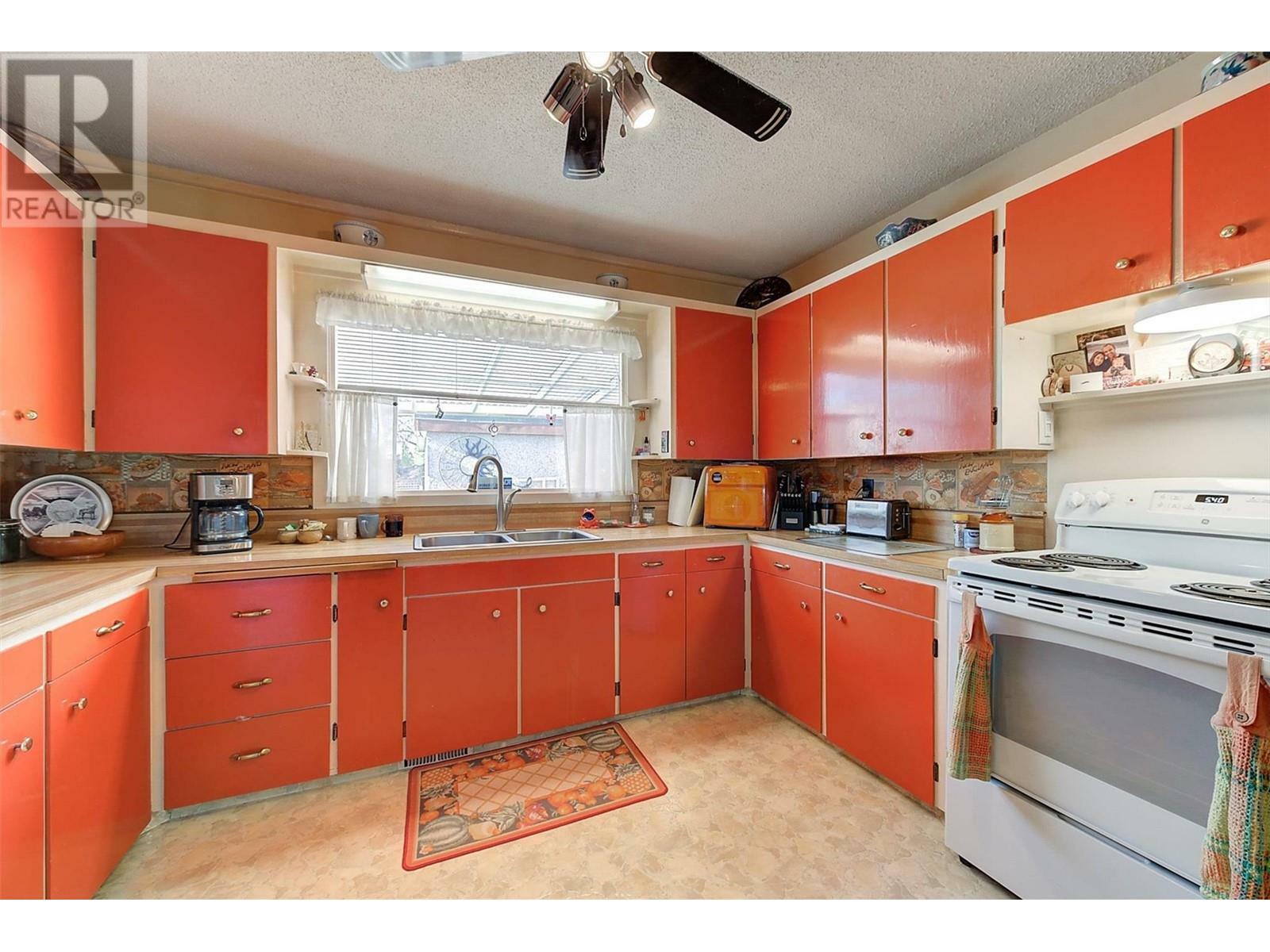 KELOWNA, British Columbia, V1Y 5C6, CA, 2 Bedrooms Bedrooms, ,1 BathroomBathrooms,Residential,For Sale,1961325