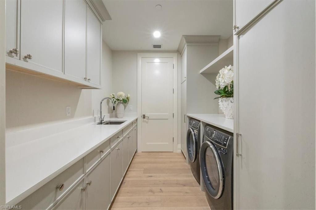 Naples, Florida, 34102, United States, 4 Bedrooms Bedrooms, ,5 BathroomsBathrooms,Residential,For Sale,1995804