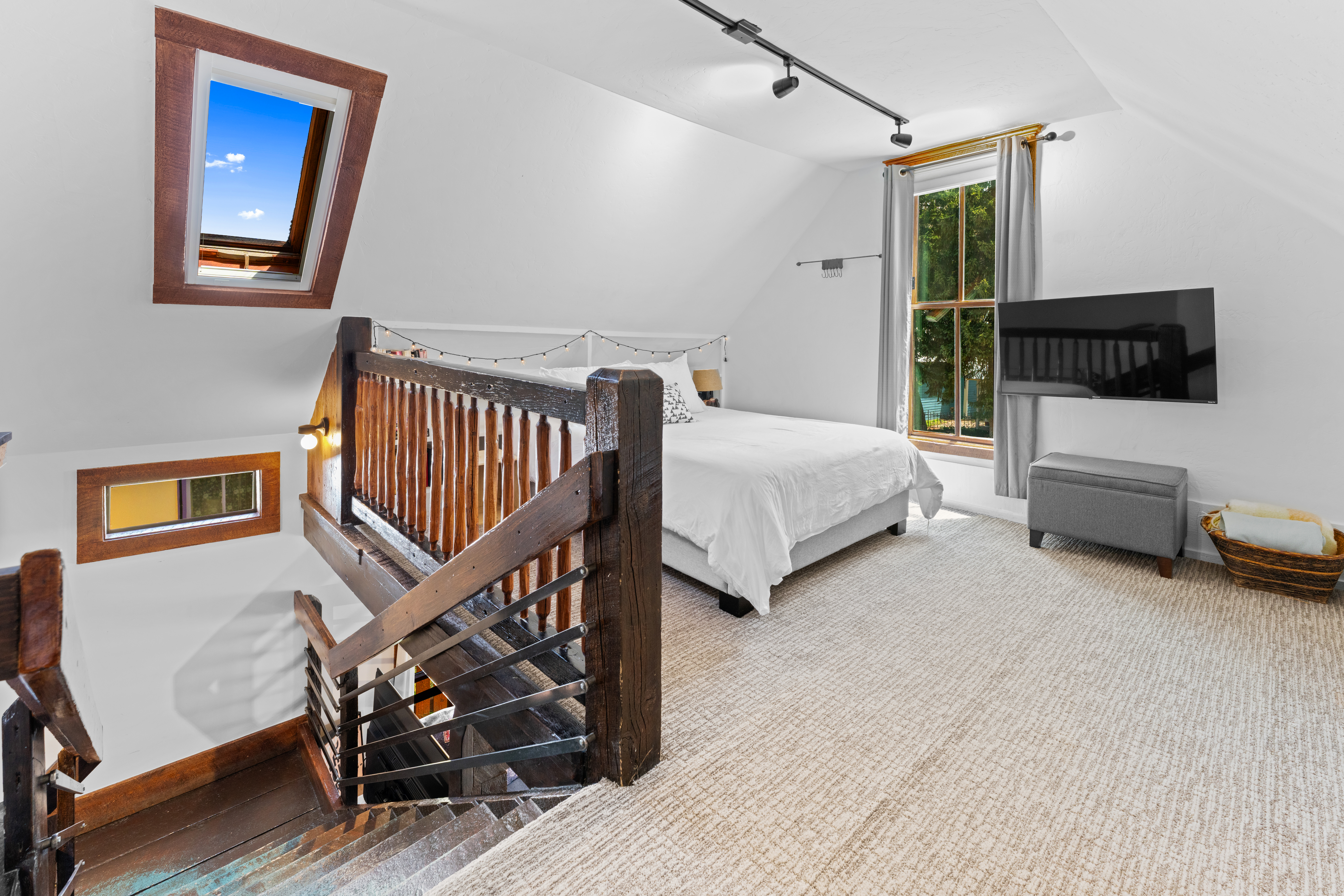  Meticulously Remodeled Historic Home - 物件實景