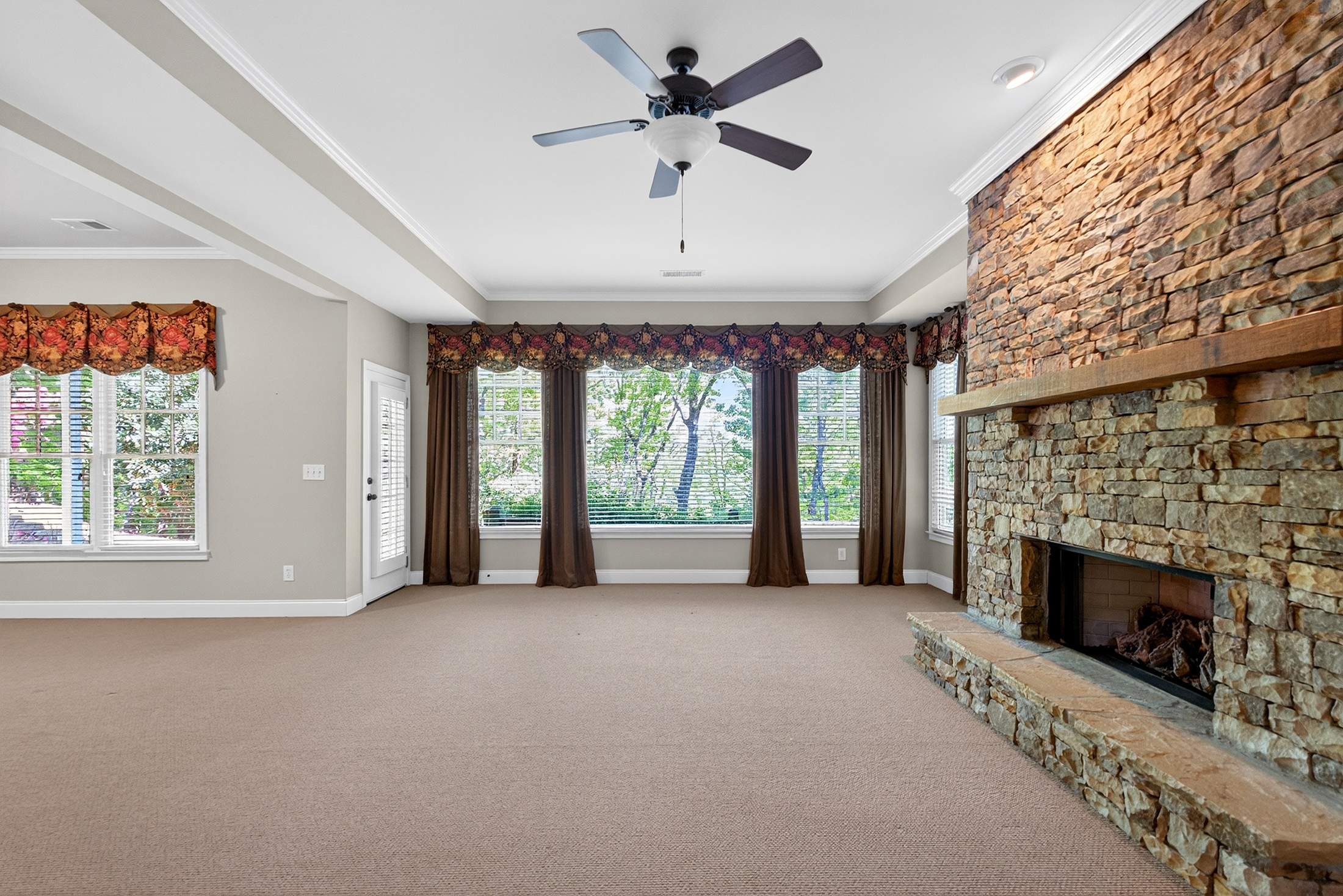 Beautifully Updated Ranch-Style Home in the Prestigious Achasta Golf Community - 物件實景
