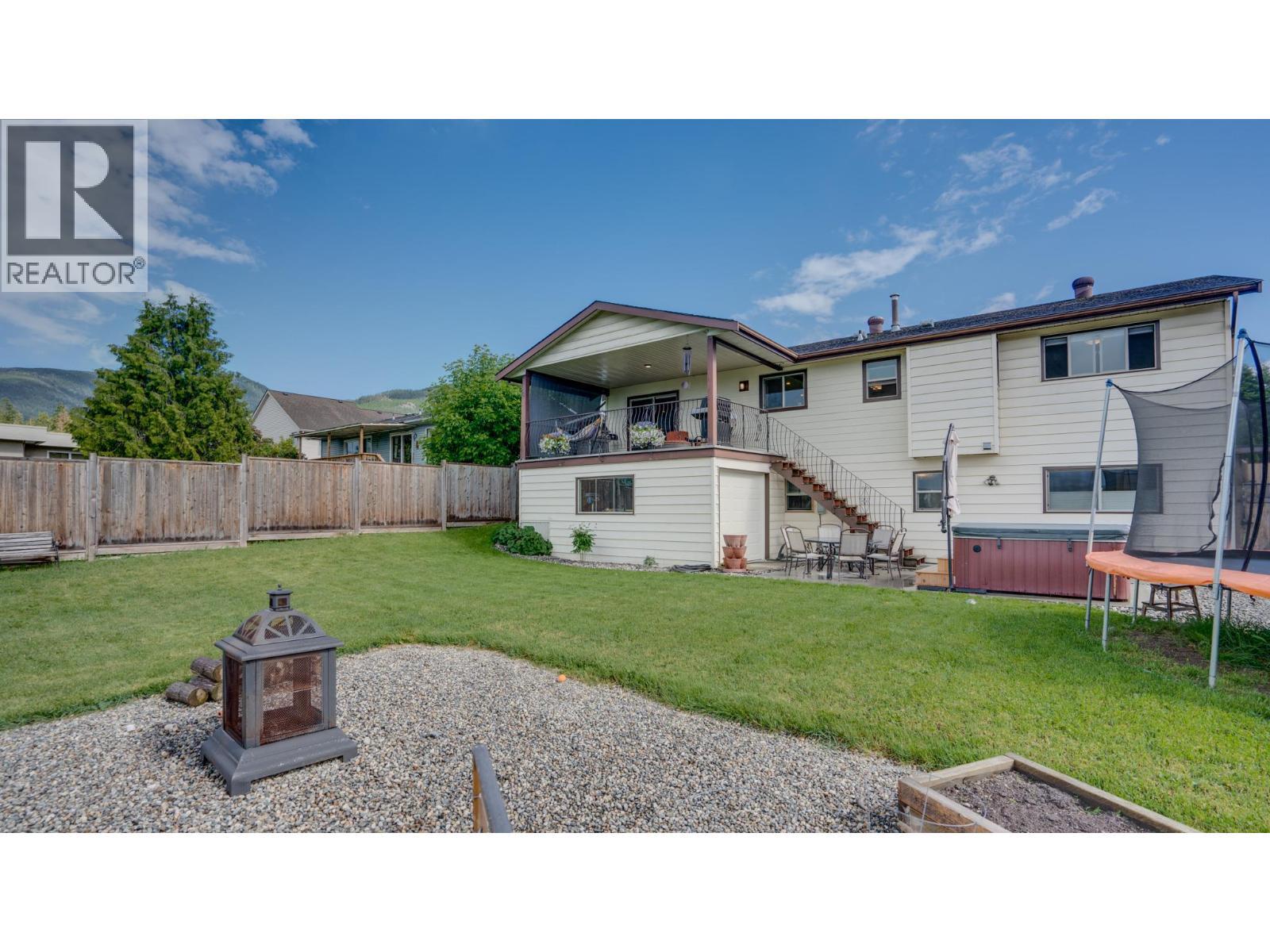 ARMSTRONG, British Columbia, V4Y 0B3, CA, 4 Bedrooms Bedrooms, ,2 BathroomsBathrooms,Residential,For Sale,1950406
