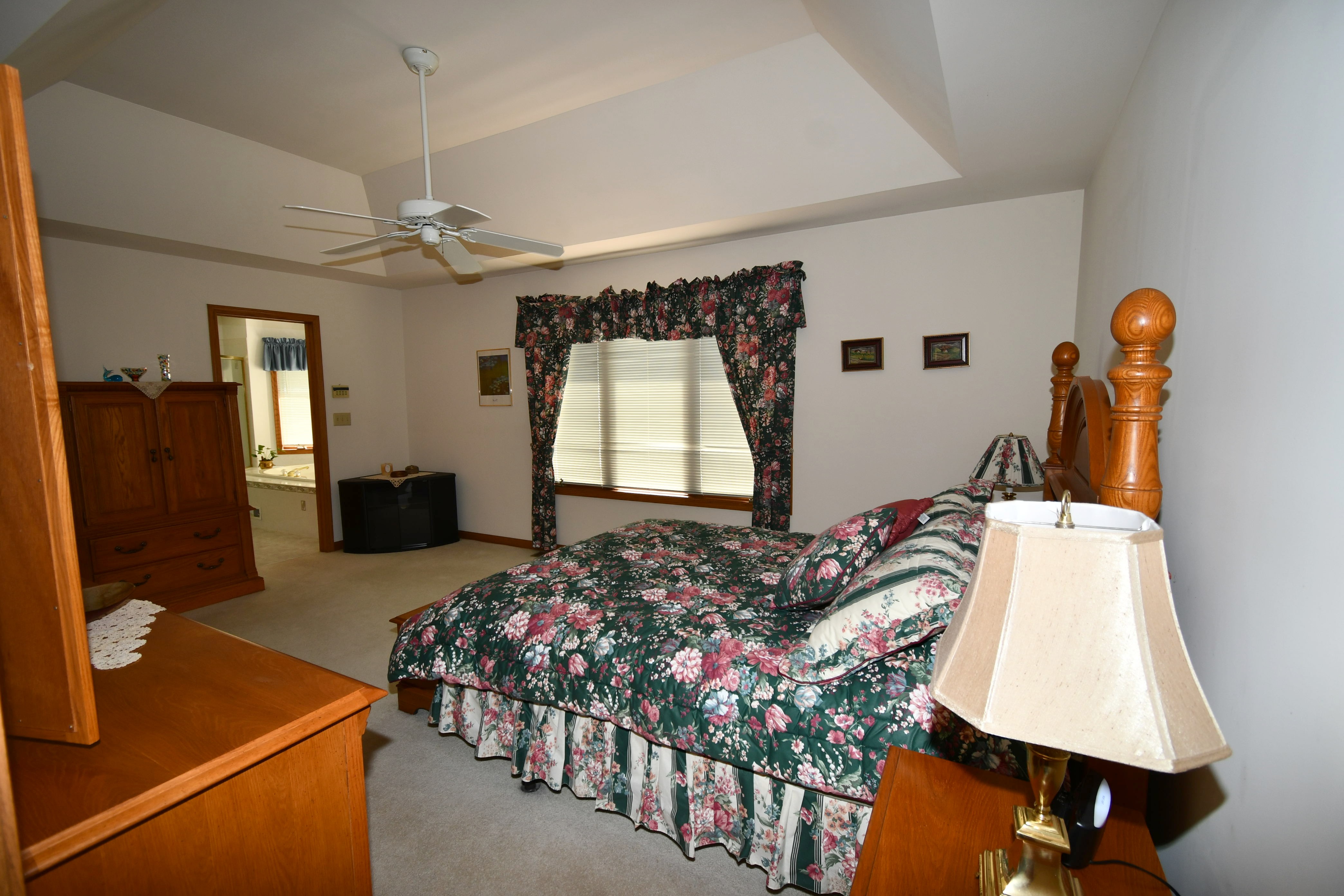 Hawthorn Woods, Illinois, 60047, United States, 4 Bedrooms Bedrooms, ,4 BathroomsBathrooms,Residential,For Sale,1895199