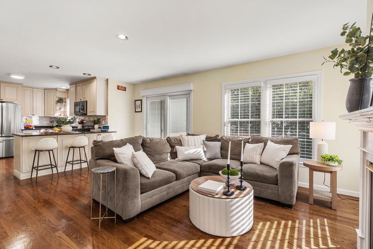 Exeter, New Hampshire, 03833, United States, 3 Bedrooms Bedrooms, ,2 BathroomsBathrooms,Residential,For Sale,1947077