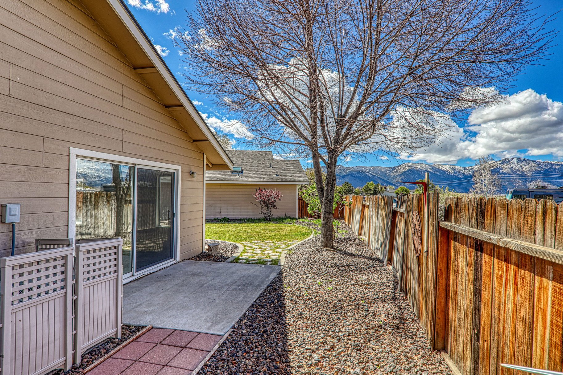  3 Bedrooms, 2 bath, 2 car garage, single level home in Minden NV - 物件實景