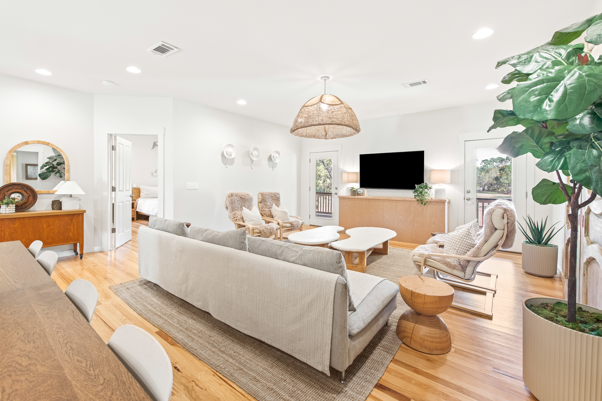  Furnished Coastal Retreat on Over an Acre with Pickleball Court - 物件實景