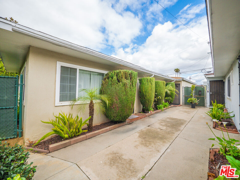 Los Angeles, California, 90066, United States, 4 Bedrooms Bedrooms, ,Residential,For Sale,1991184