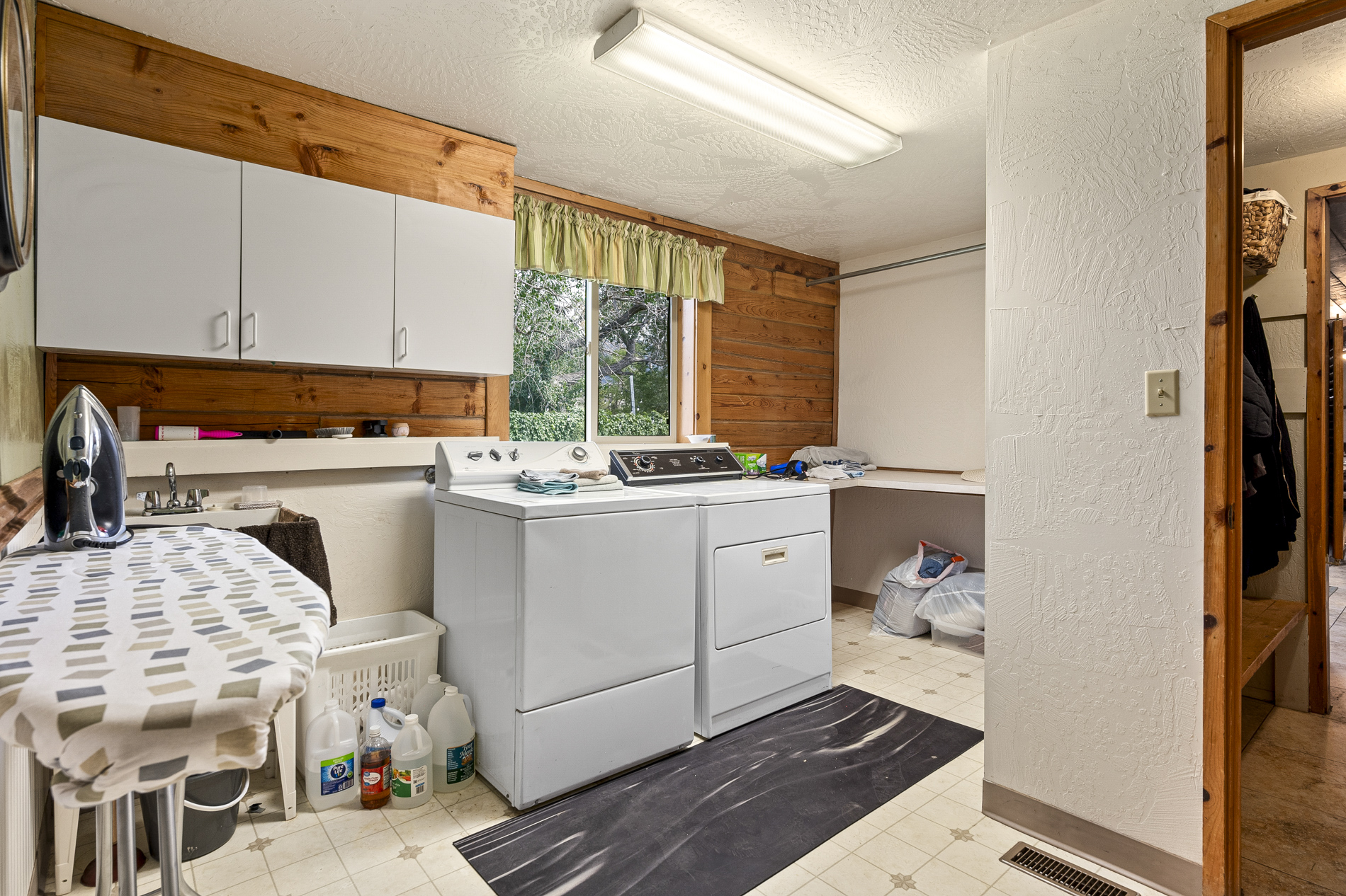 Cedar City, Utah, 84721, United States, 4 Bedrooms Bedrooms, ,2 BathroomsBathrooms,Residential,For Sale,1979997