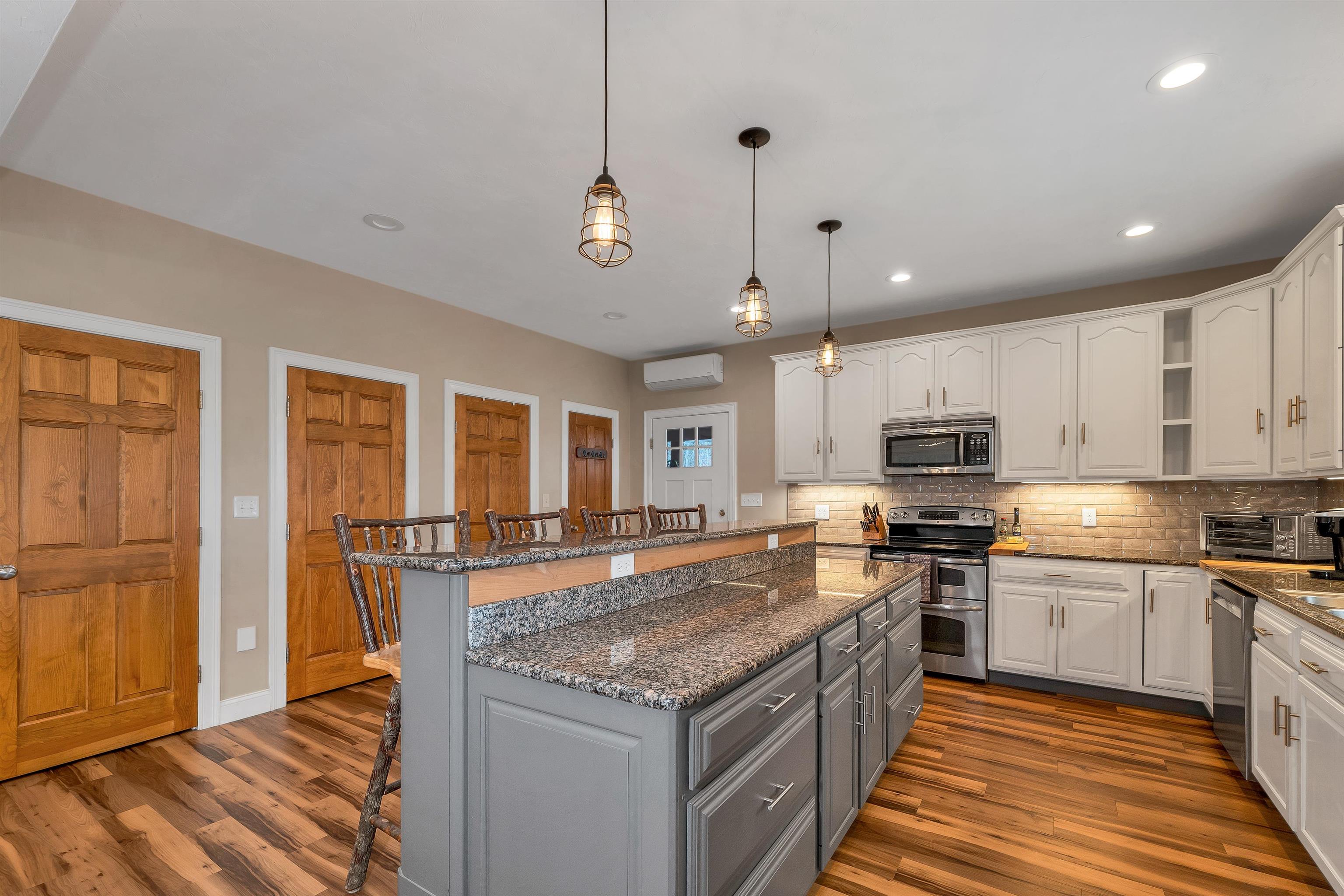 Meredith, New Hampshire, 03253, United States, 4 Bedrooms Bedrooms, ,2 BathroomsBathrooms,Residential,For Sale,1998295