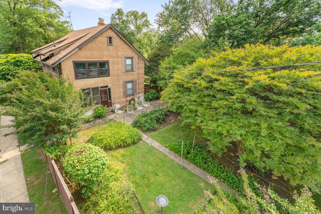 Arlington, Virginia, 22202, United States, 3 Bedrooms Bedrooms, ,1 BathroomBathrooms,Residential,For Sale,1904422