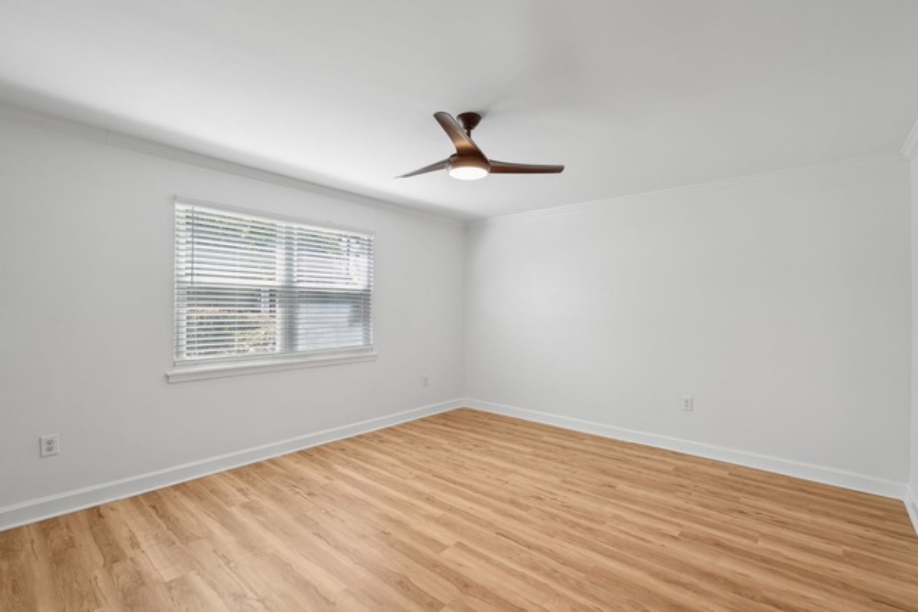  415 Parkdale Drive 8E - 物件實景