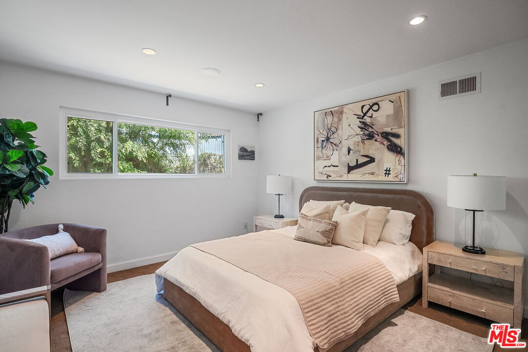 West Hollywood, California, 90069, United States, 2 Bedrooms Bedrooms, ,2 BathroomsBathrooms,Residential,For Sale,1786115