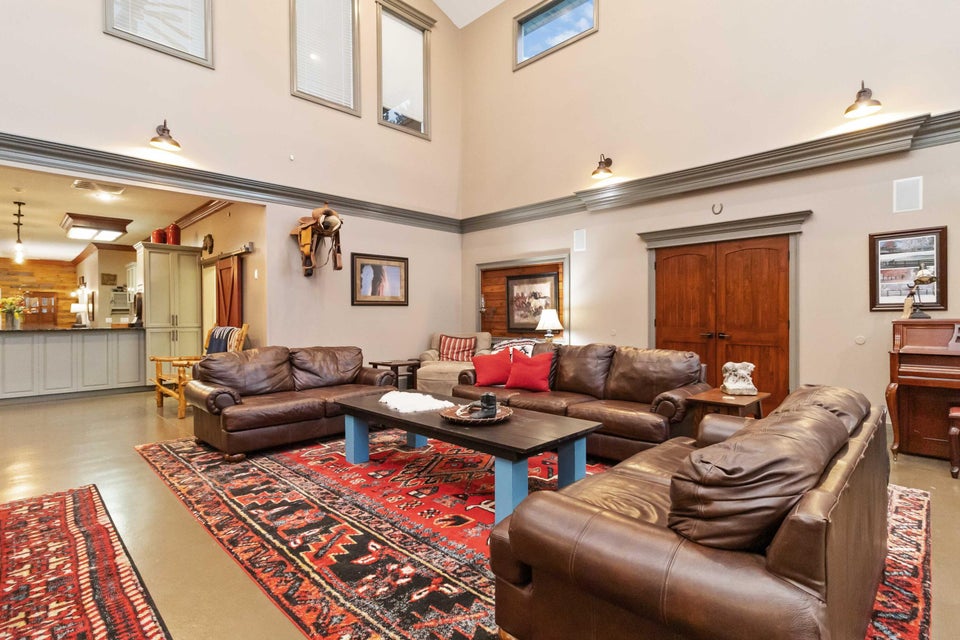 Somerset, Kentucky, 42503, United States, 6 Bedrooms Bedrooms, ,5 BathroomsBathrooms,Residential,For Sale,1835271