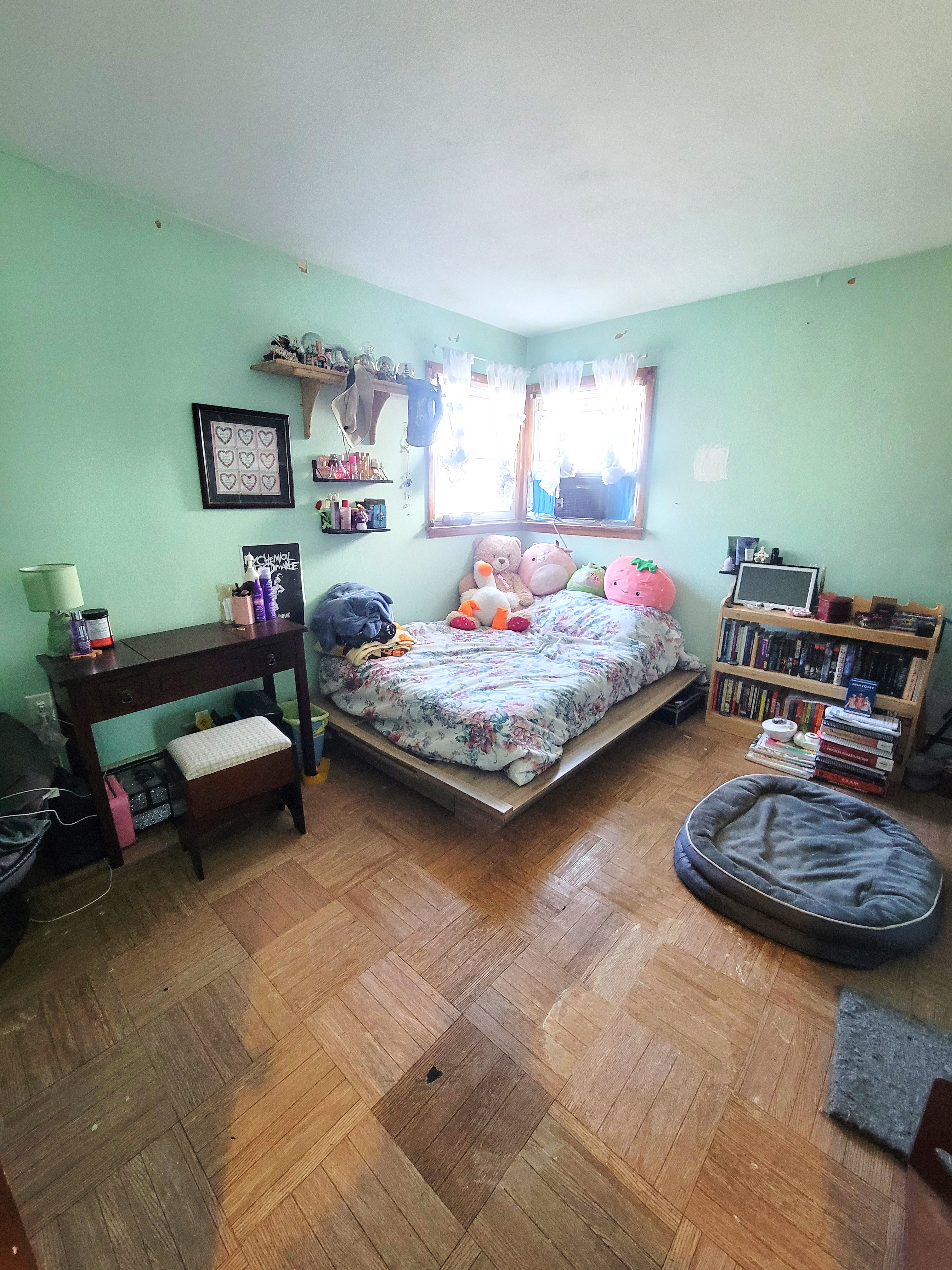 Carteret, New Jersey, 07008, United States, 6 Bedrooms Bedrooms, ,2 BathroomsBathrooms,Residential,For Sale,1980977