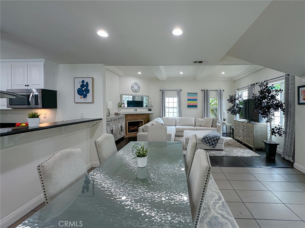 Los Angeles, California, 90043, United States, 3 Bedrooms Bedrooms, ,2 BathroomsBathrooms,Residential,For Sale,1921783